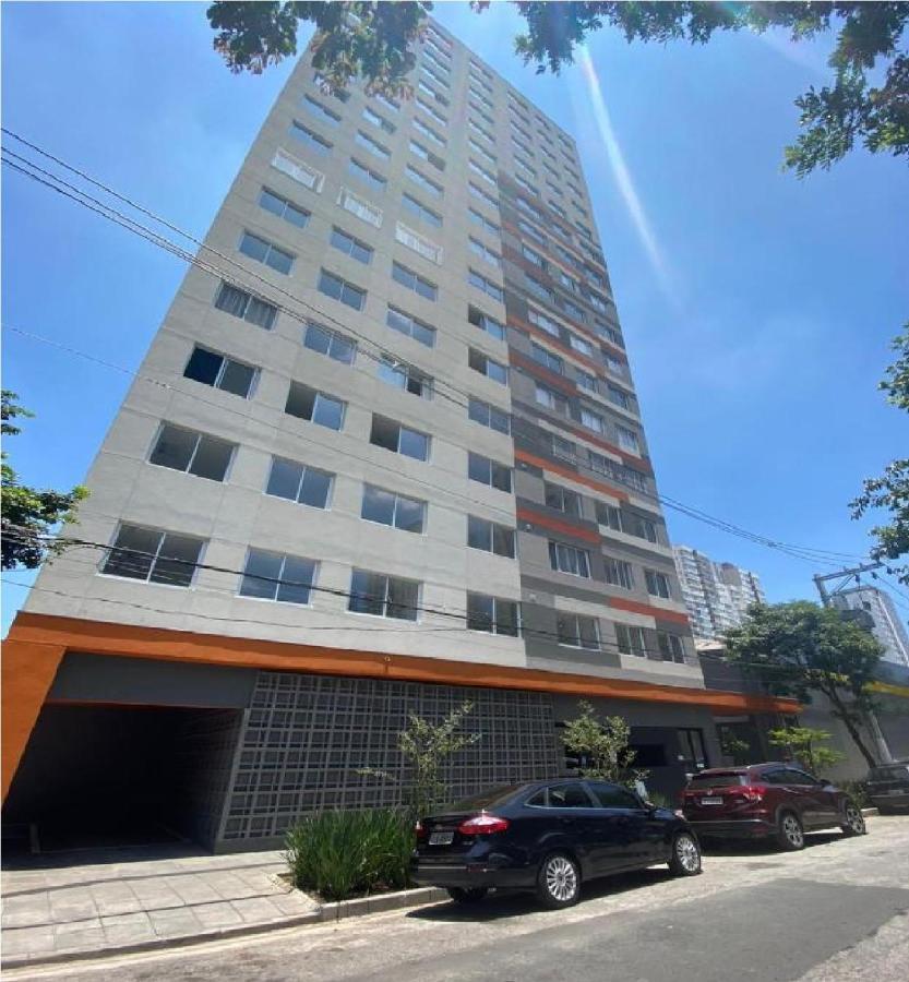Fantastico Em Frente Ao Metro Bras ! São Paulo